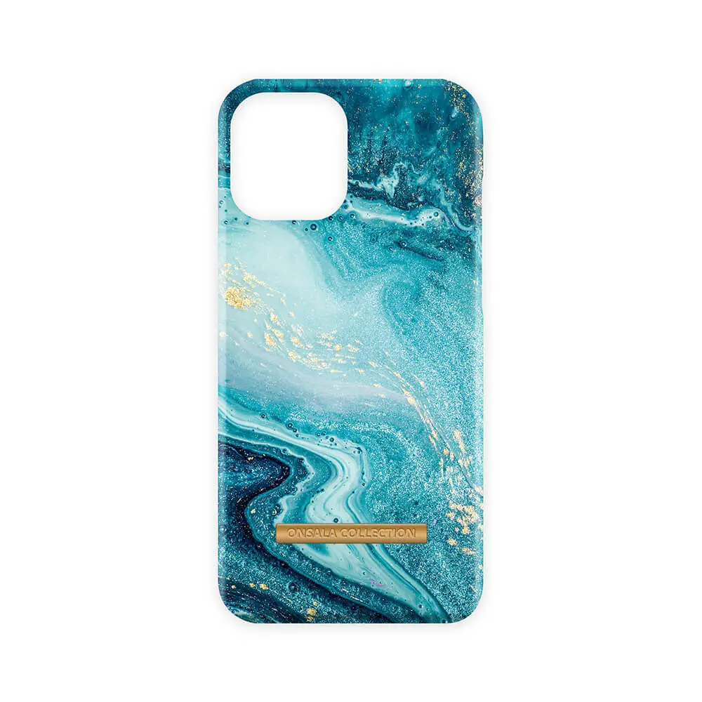 ONSALA COLLECTION Mobildeksel Soft Blue Sea Marble iPhone 13 577148